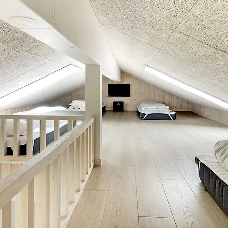 18 Person In Ålbæk