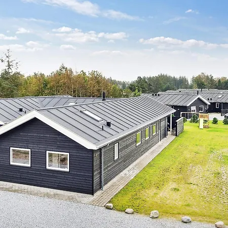 18 Person In Ålbæk